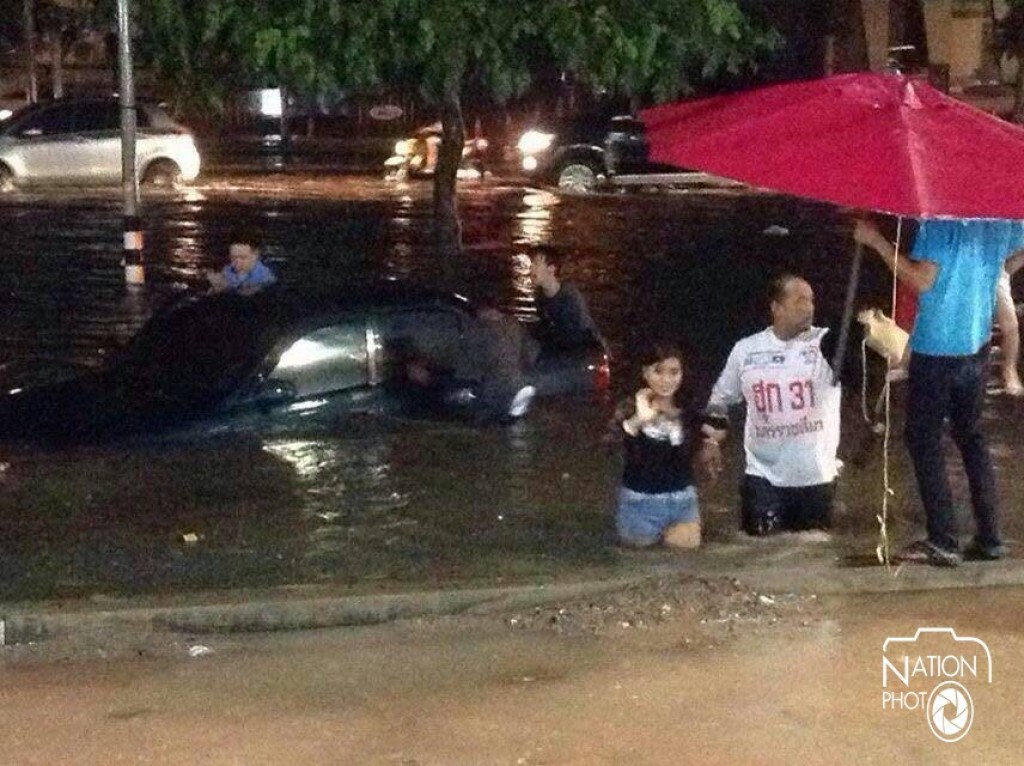 ฝนถล่มน้ำท่วมเขตนครโคราช เร่งบรรเทาปัญหาด่วน ฝนถล่มน้ำท่วมเขตนครโคราช เร่งบรรเทาปัญหาด่วน