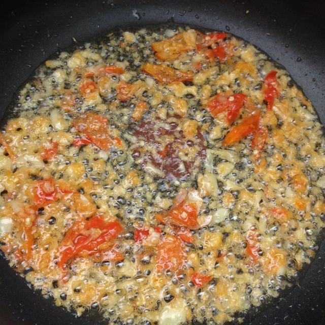 Cooking is Fun : กะเพราเนื้อสับไข่เยี่ยวม้า