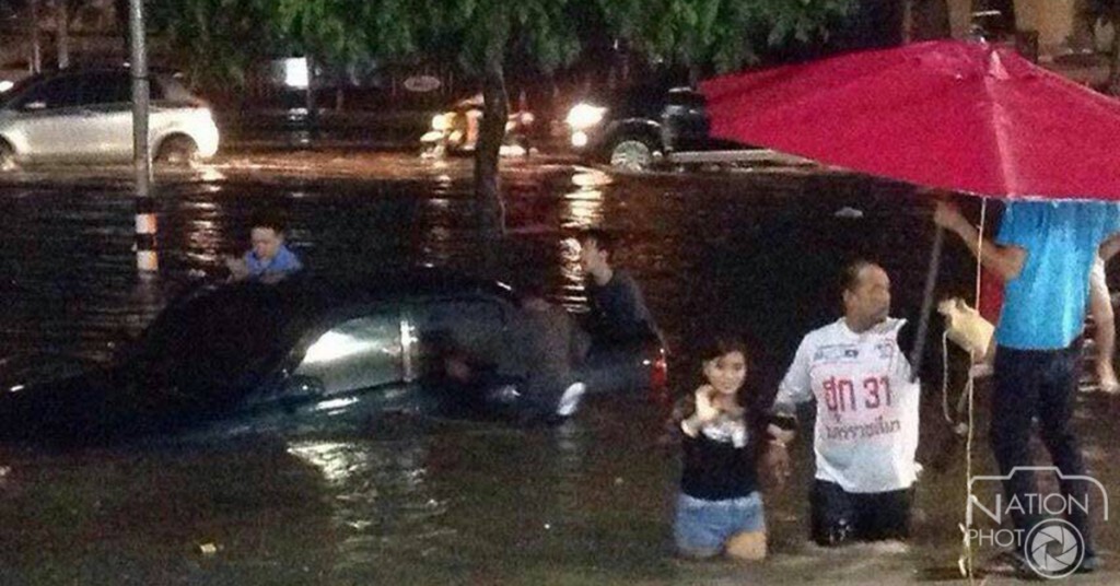 ระบุสาเหตุน้ำท่วมตลาดเซฟวันโคราช สนามกีฬาเฉลิมพระเกียรติสร้างทับอ่างเก็บน้ำเดิม