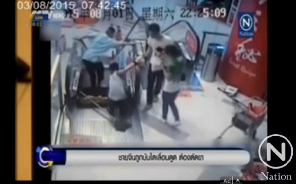ชายจีน ถูกบันไดเลื่อนดูด "ต้องตัดขา" ชายจีน ถูกบันไดเลื่อนดูด "ต้องตัดขา"