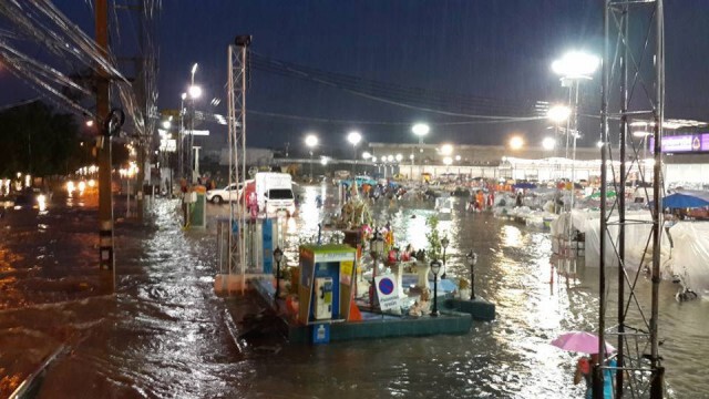 ระบุสาเหตุน้ำท่วมตลาดเซฟวันโคราช สนามกีฬาเฉลิมพระเกียรติสร้างทับอ่างเก็บน้ำเดิม