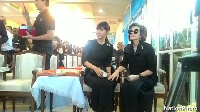 คนแห่ร่วมเผาศพ"สิงห์" แน่นวัดธาตุทอง