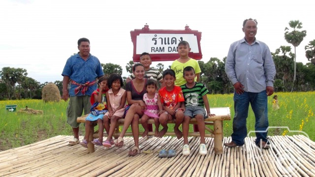 ดอกปอเทืองบาน ณ หมู่บ้านรำแดง พร้อมต้อนรับนักท่องเที่ยว