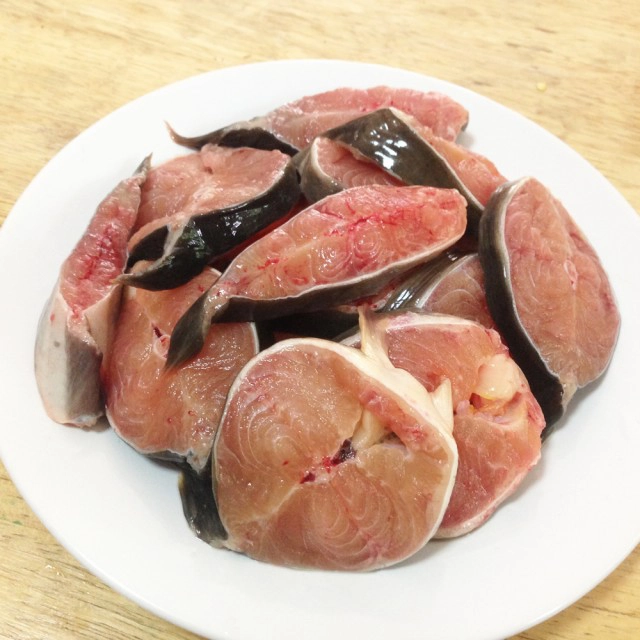 Cooking is Fun : ปลาดุกผัดพริกเหลืองใบกะเพรา