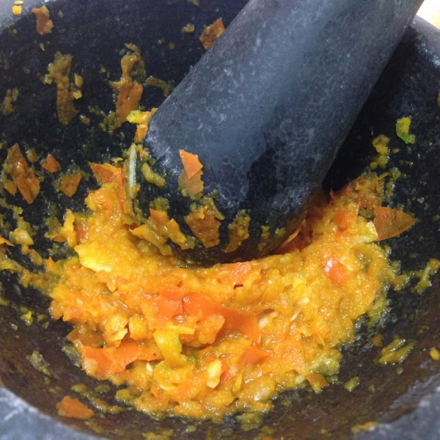 Cooking is Fun : ปลาดุกผัดพริกเหลืองใบกะเพรา