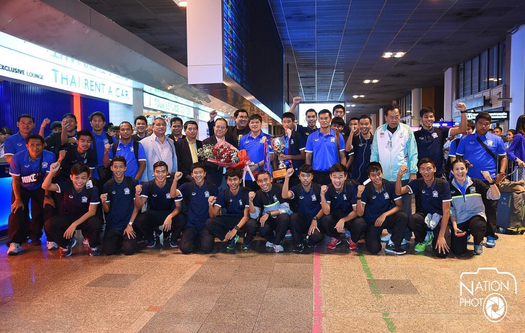 ทัพแข้งยู-16 หอบแชมป์อาเซียน กลับไทย ทัพแข้งยู-16 หอบแชมป์อาเซียน กลับไทย