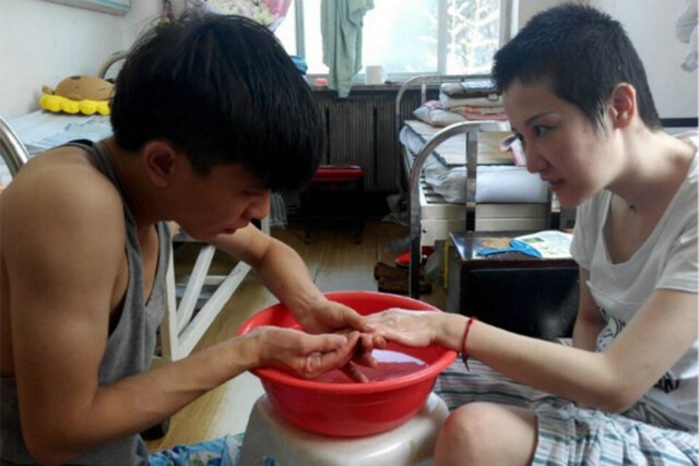 สุดซึ้ง! หนุ่มจีน ยอมลาออกมาดูแลแฟนสาว แม้โดนฝ่ายหญิงไล่
