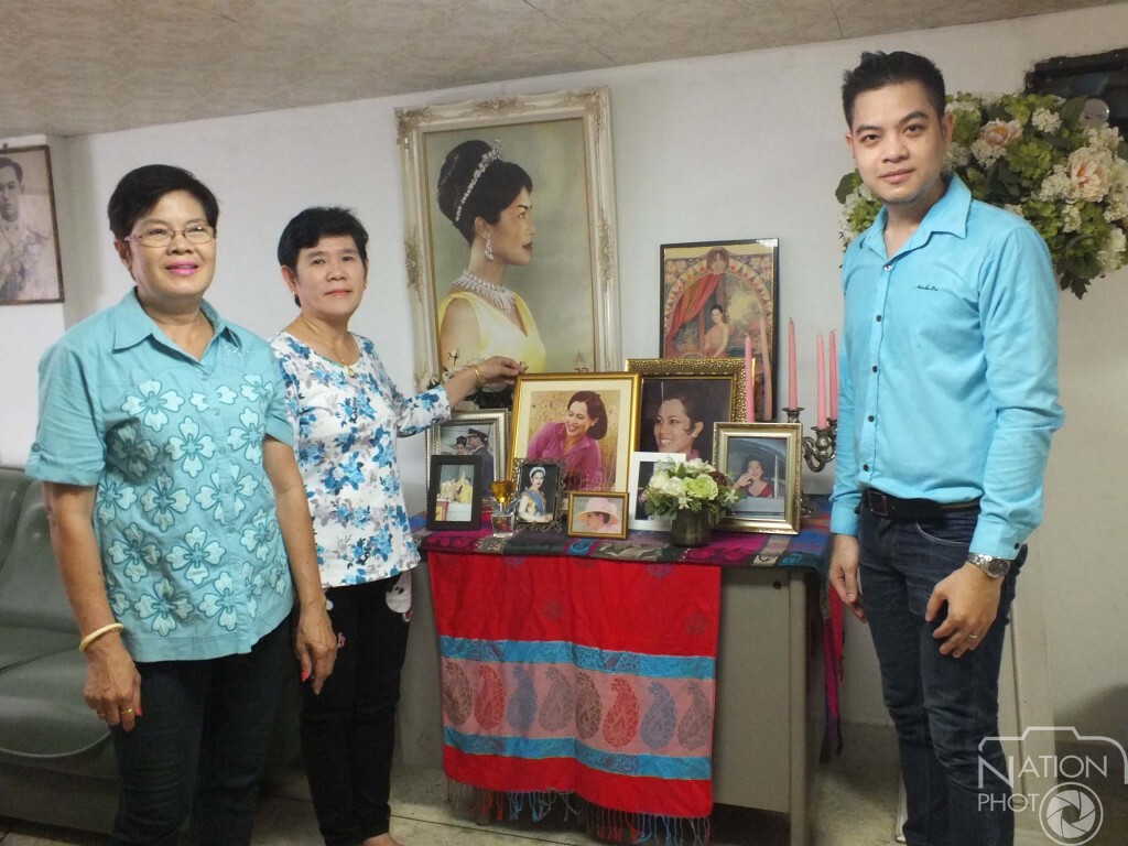 หนุ่มพิมาย เก็บสะสมพระบรมฉายาลักษณ์พระราชินีฯ กว่า 7,500 ภาพ หนุ่มพิมาย เก็บสะสมพระบรมฉายาลักษณ์พระราชินีฯ กว่า 7,500 ภาพ