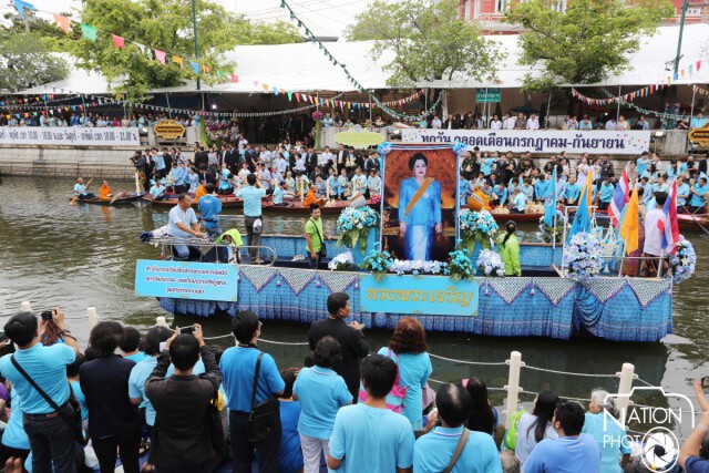 "ประยุทธ์" ร่วมตักบาตรทางเรือ ริมคลองผดุงกรุงเกษม