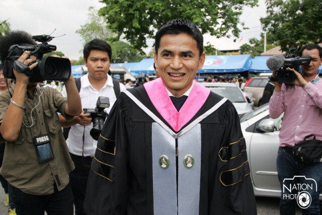 "ซิโก้" ยิ้มแก้มปริ รับปริญญาโทใบที่สอง