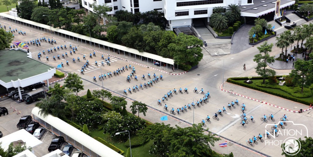 กองทัพไทย จัดขบวนจักรยานแปรอักษร "Bike for Mom" กองทัพไทย จัดขบวนจักรยานแปรอักษร "Bike for Mom"