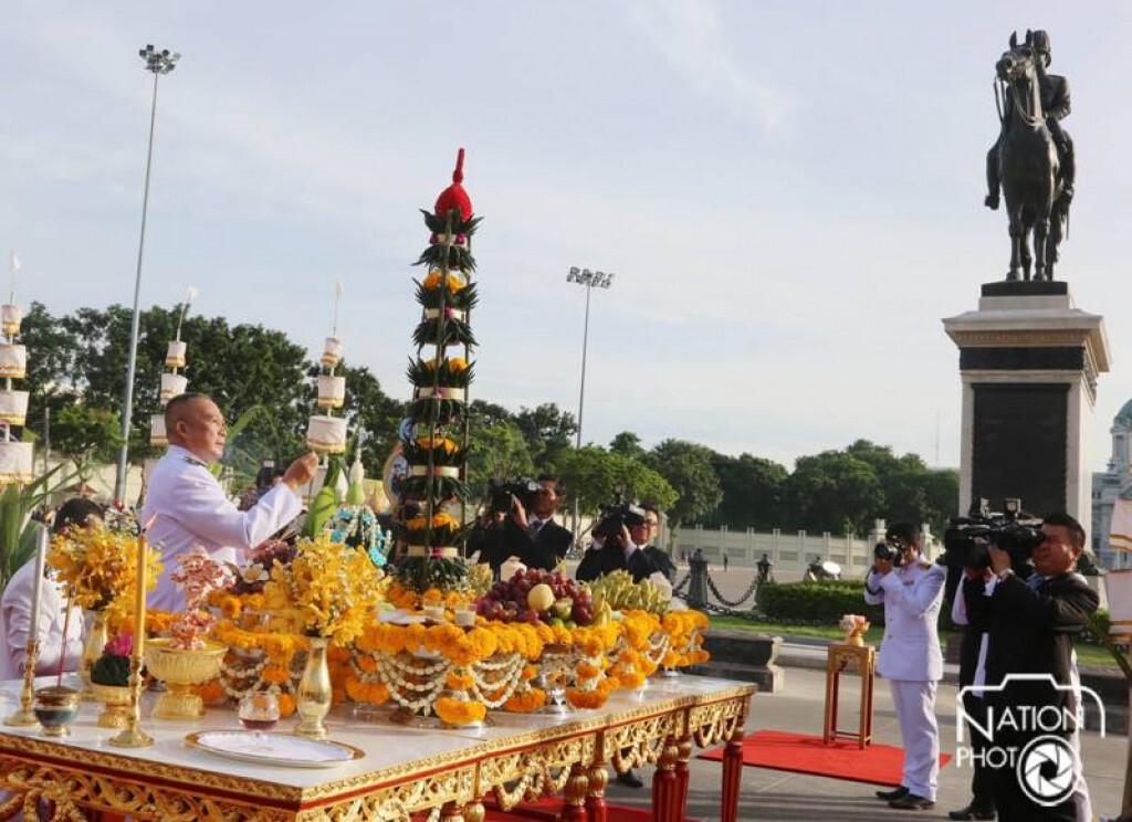 ผู้แทนพระบรมฯบวงสรวง ร.5 เป็นสิริมงคลกิจกรรม"ปั่นเพื่อแม่" ผู้แทนพระบรมฯบวงสรวง ร.5 เป็นสิริมงคลกิจกรรม"ปั่นเพื่อแม่"