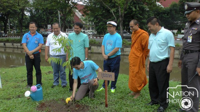 ทน.เชียงใหม่ ผนึก "มือเย็น เมืองเย็น"ปลูกต้นไม้รอบคูเมือง