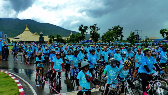 นักปั่นเชียงใหม่กว่าหมื่น ร่วม "Bike For Mom" กลางสายฝนโปรยปราย