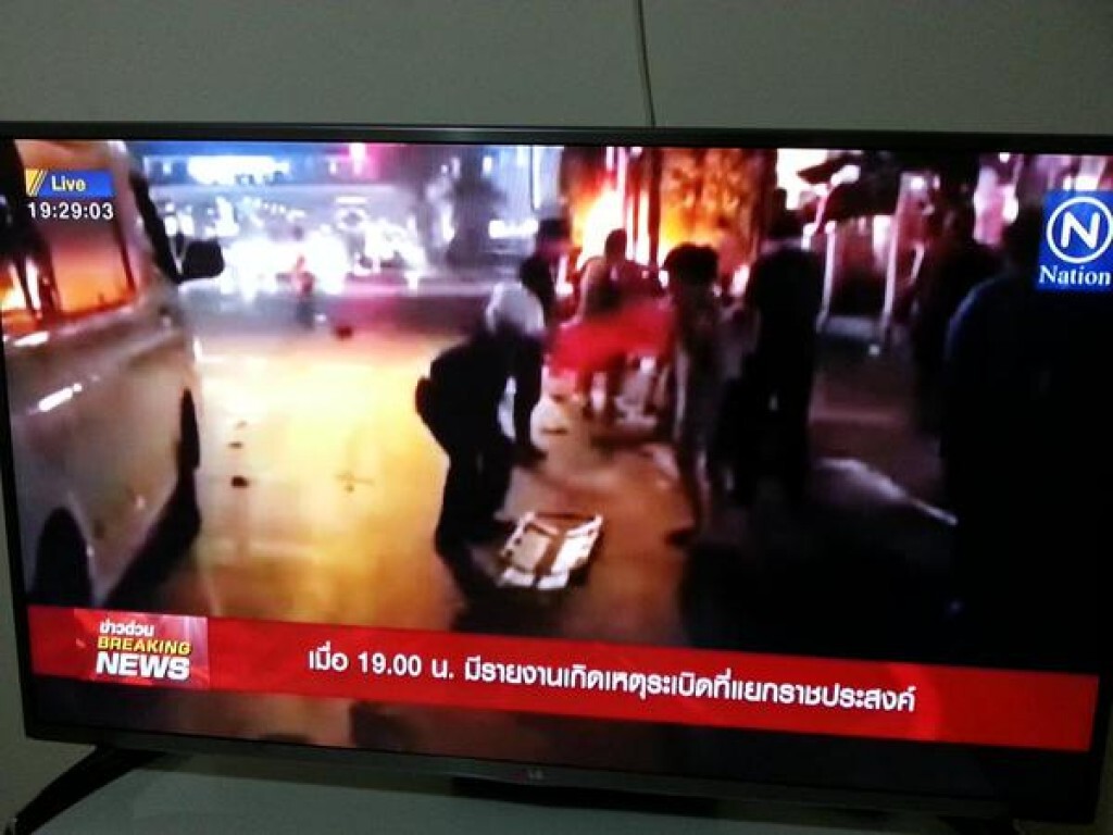 ด่วน! เกิดระเบิด แยกราชประสงค์ ตาย 5 เจ็บนับสิบราย (เบื้องต้น) ด่วน! เกิดระเบิด แยกราชประสงค์ ตาย 5 เจ็บนับสิบราย (เบื้องต้น)