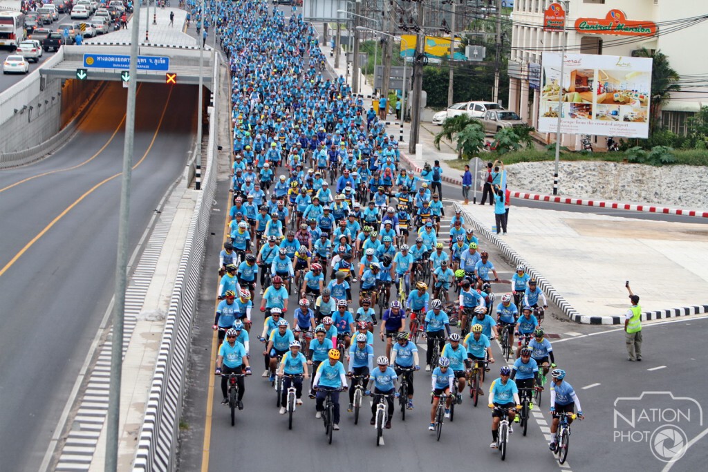 พ่อเมืองภูเก็ตนำประชาชนกว่า 4 พันคน ปั่น Bike for Mom พ่อเมืองภูเก็ตนำประชาชนกว่า 4 พันคน ปั่น Bike for Mom