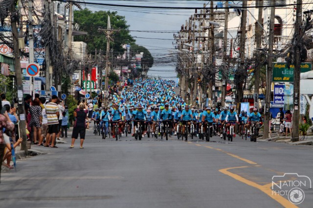 พ่อเมืองภูเก็ตนำประชาชนกว่า 4 พันคน ปั่น Bike for Mom