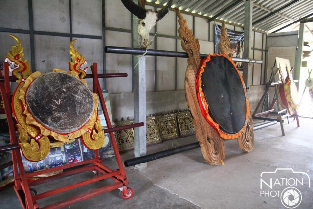 ลูกชายพ่อครูคำ กาไวย์ ศิลปินแห่งชาติ ทำกลองสะบัดชัยใหญ่ที่สุดในโลก