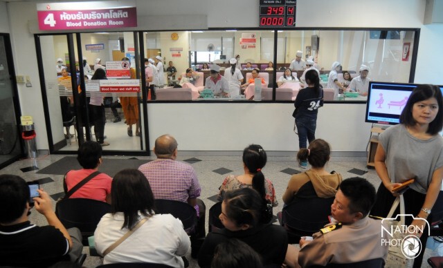 คนไทยหลั่งไหลบริจาคเลือดแน่นสภากาชาด ช่วยผู้บาดเจ็บเหตุระเบิด