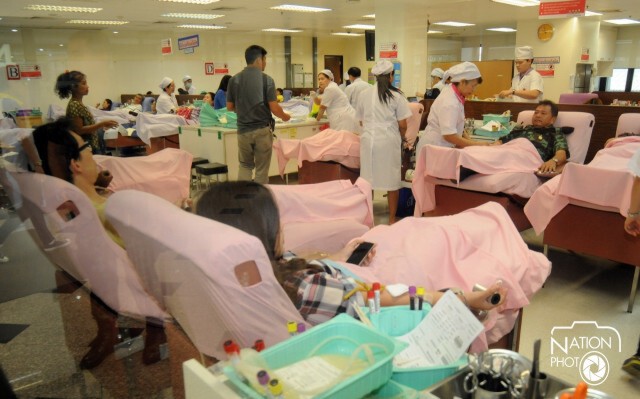 คนไทยหลั่งไหลบริจาคเลือดแน่นสภากาชาด ช่วยผู้บาดเจ็บเหตุระเบิด