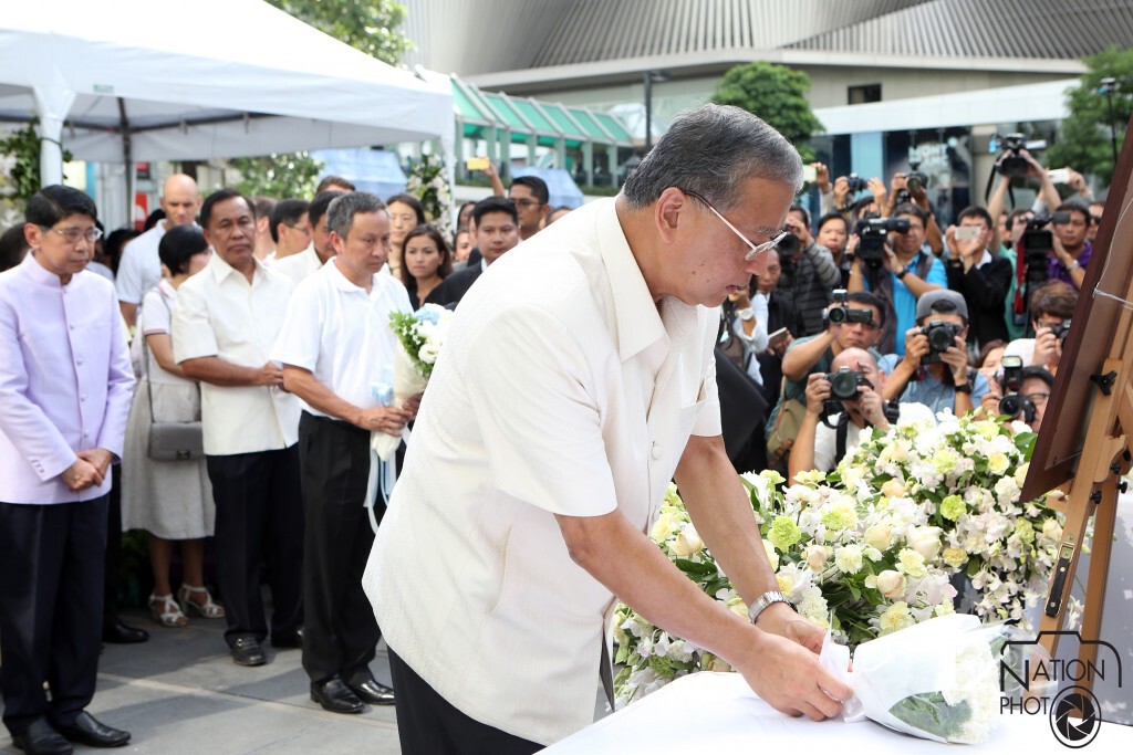 วางดอกไม้อาลัยเหตุระเบิดราชประสงค์ วางดอกไม้อาลัยเหตุระเบิดราชประสงค์