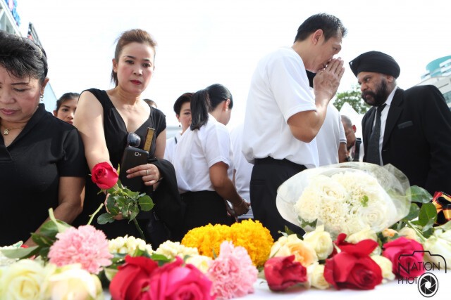 วางดอกไม้อาลัยเหตุระเบิดราชประสงค์