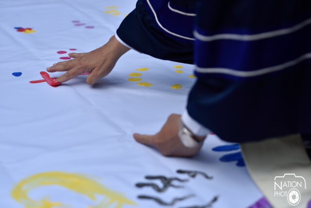 กลุ่มศิลปิน ใช้ "มือเพ้นท์" ไว้อาลัยเหตุระเบิดราชประสงค์