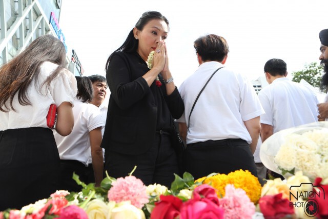 วางดอกไม้อาลัยเหตุระเบิดราชประสงค์
