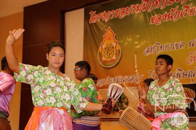 ปราชญ์ชาวบ้านสอนศิลปหัตถกรรมท้องถิ่นให้เยาวชนพิษณุโลก