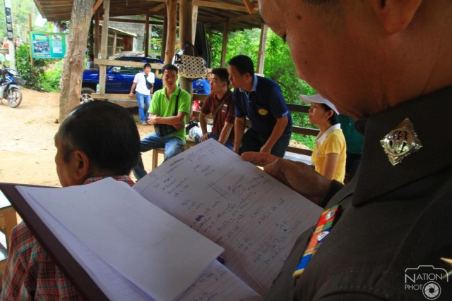 ช้างตกมันฆ่าควาญตาย ก่อนเตลิดหนี 3 นักท่องเที่ยวจีนติดอยู่บนหลังช้าง