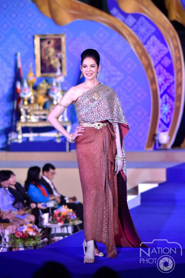 เปิดงานมหกรรม"ผ้าไหมไทย" รวมใจเทิดไท้ราชินี