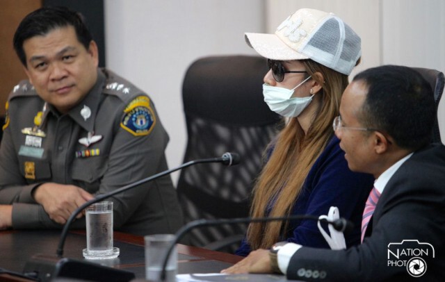 พริตตี้สาวอุ้มท้อง มอบตัวสู้คดีโกงหุ้น"ชูวงษ์"