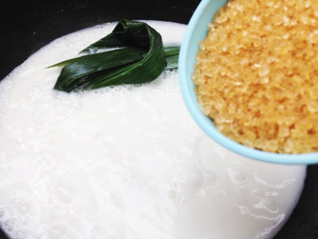 Cooking is Fun : ขนมเข่งน้ำกะทิใบเตยมะพร้าวอ่อนใส่ไข่