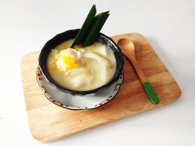 Cooking is Fun : ขนมเข่งน้ำกะทิใบเตยมะพร้าวอ่อนใส่ไข่