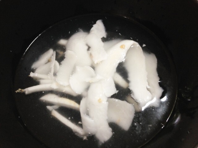 Cooking is Fun : ขนมเข่งน้ำกะทิใบเตยมะพร้าวอ่อนใส่ไข่