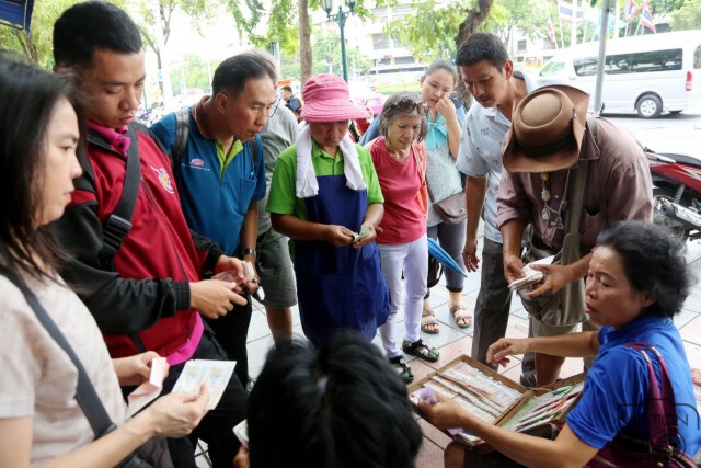 แห่ซื้อเลข 3 ตัวหน้า ประเดิมออกงวดแรกวันนี้