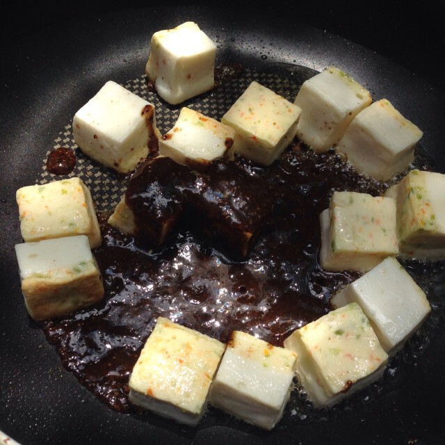Cooking is Fun : เต้าหู้เนื้อปลาผัดคื่นช่ายพริกไทยดำแปะก้วย
