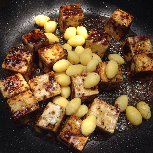 Cooking is Fun : เต้าหู้เนื้อปลาผัดคื่นช่ายพริกไทยดำแปะก้วย