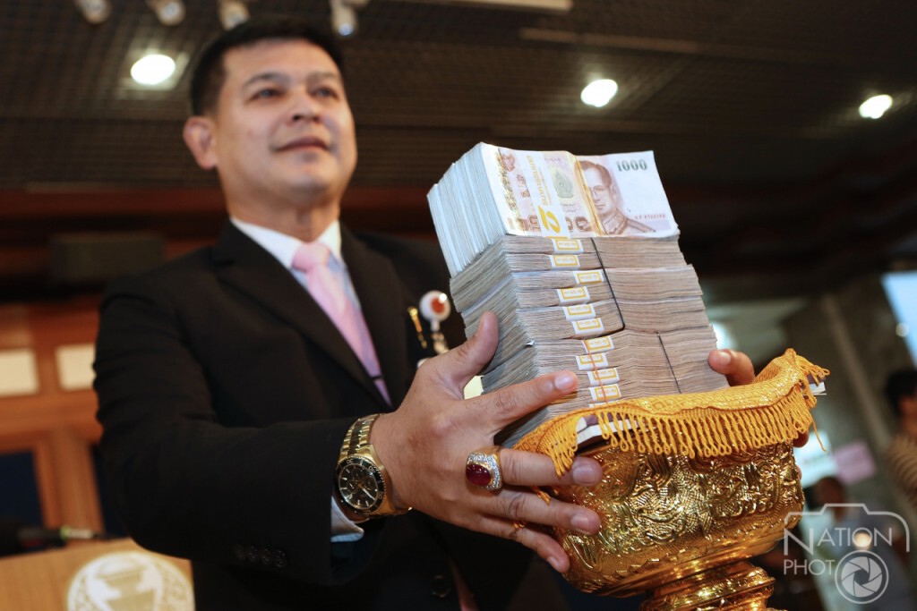 "สิระ" คืนเงิน 1.7 ล. พร้อมเรียกร้องให้ สปช. แสดงความรับผิดชอบ "สิระ" คืนเงิน 1.7 ล. พร้อมเรียกร้องให้ สปช. แสดงความรับผิดชอบ