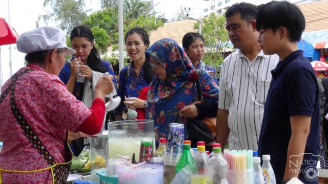 หาดสมิหลาคึกคักหลังไร้ควันปกคลุมสงขลา