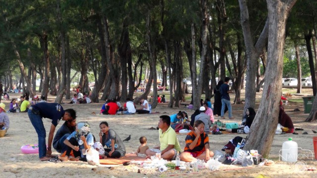 หาดสมิหลาคึกคักหลังไร้ควันปกคลุมสงขลา