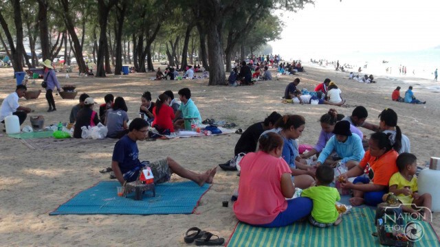 หาดสมิหลาคึกคักหลังไร้ควันปกคลุมสงขลา