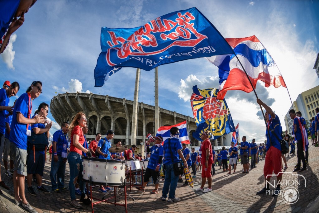 มาแล้ว...กลุ่มเชียร์ไทย และ Ultras Thailand รวมตัวเชียร์คึกคัก มาแล้ว...กลุ่มเชียร์ไทย และ Ultras Thailand รวมตัวเชียร์คึกคัก