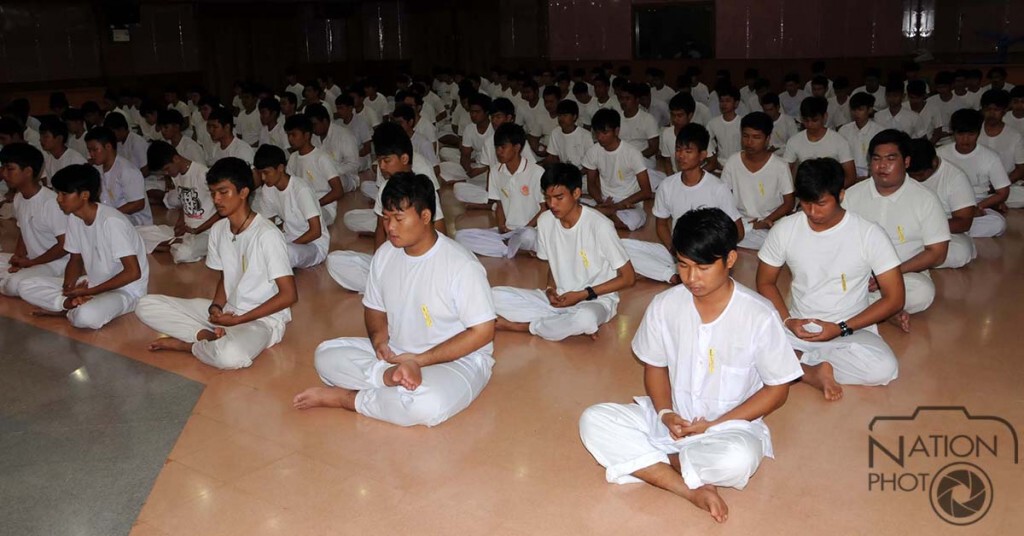นศ.มทร.ล้านนาพิษณุโลก ปฏิบัติธรรมถวายเป็นพระราชกุศลฯ
