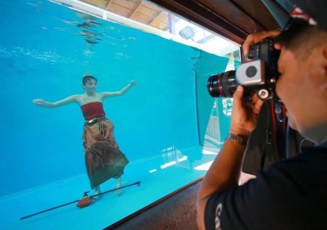 Lifestyle 2 Lifester :  ท้าทาย ... ถ่ายภาพในสตูดิโอใต้น้ำ