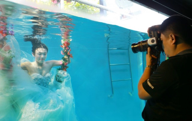 Lifestyle 2 Lifester :  ท้าทาย ... ถ่ายภาพในสตูดิโอใต้น้ำ