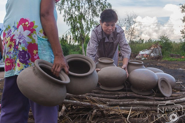 หม้อปั้นมือ เครื่องปั้นดินเผาบ้านหม้อ จังหวัดมหาสารคาม