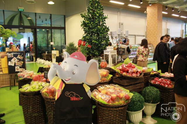 ตลาดไอยรา จัดงานเทศกาลผลไม้ชายแดนใต้