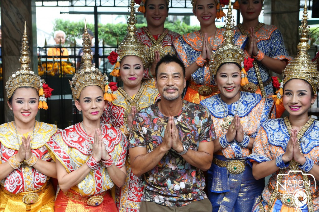ภาพชุด "เยิ่น ต๊ะ หัว" สักการะศาลท้าวมหาพรหม