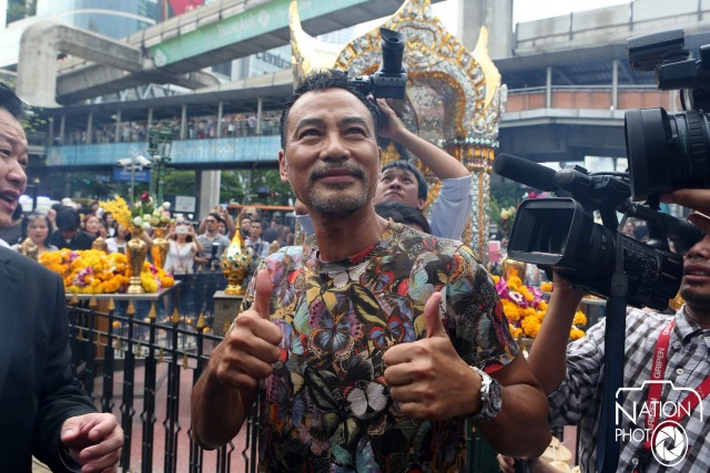 ภาพชุด "เยิ่น ต๊ะ หัว" สักการะศาลท้าวมหาพรหม